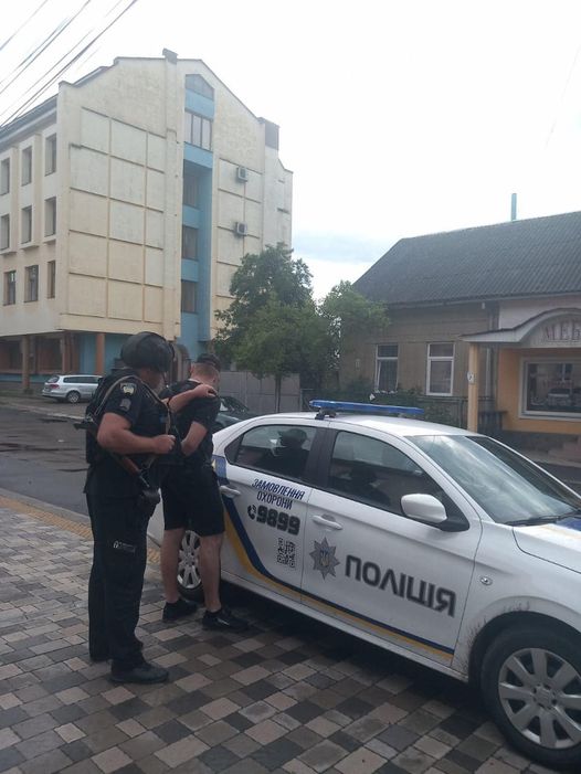 Дебоширив та лаявся: п’яний свалявчанин вчинив конфлікт у місцевому магазині