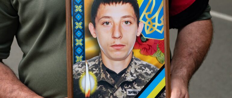 Ужгород сьогодні попрощався із 23-річним захисником Степаном Шапченком