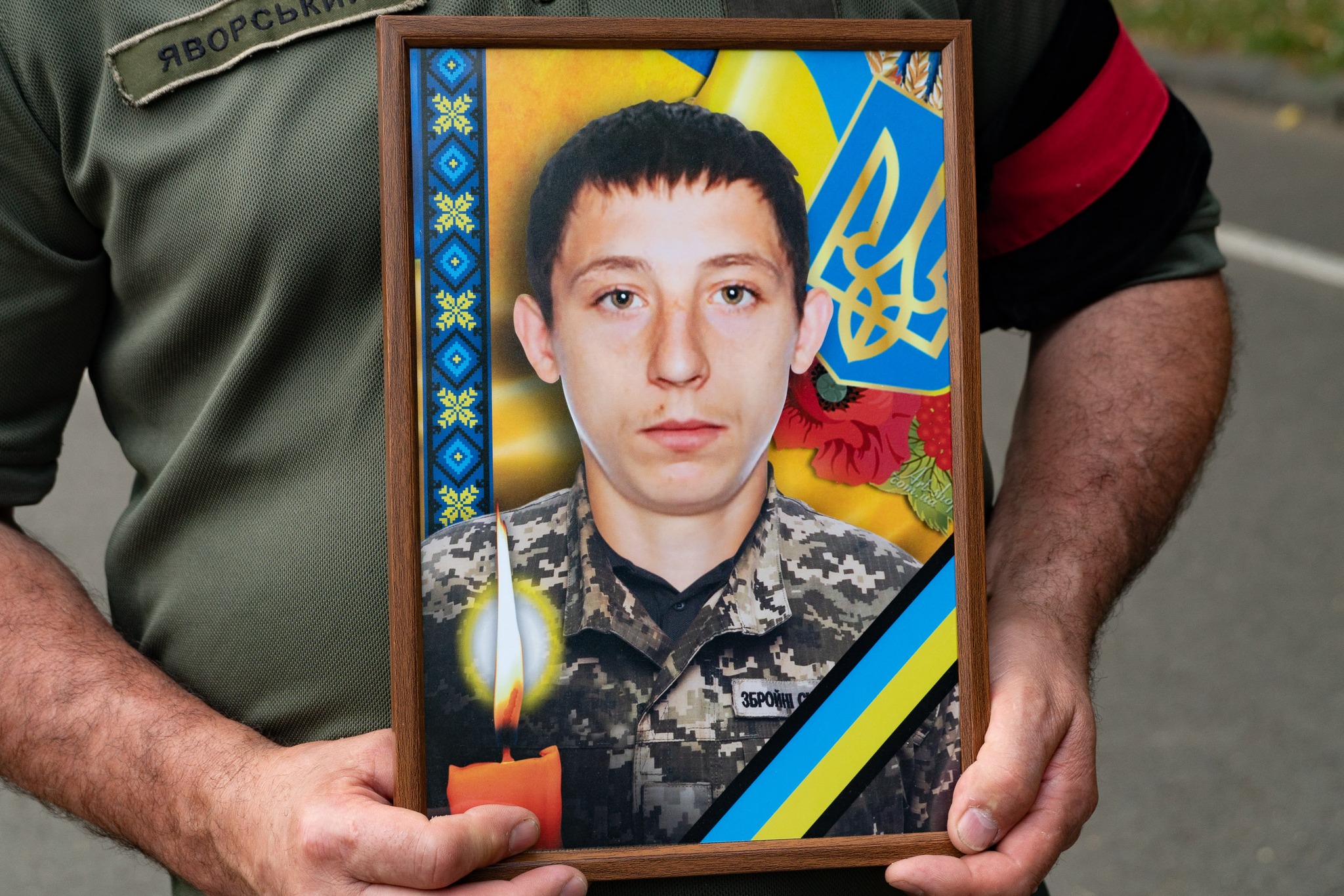Ужгород сьогодні попрощався із 23-річним захисником Степаном Шапченком