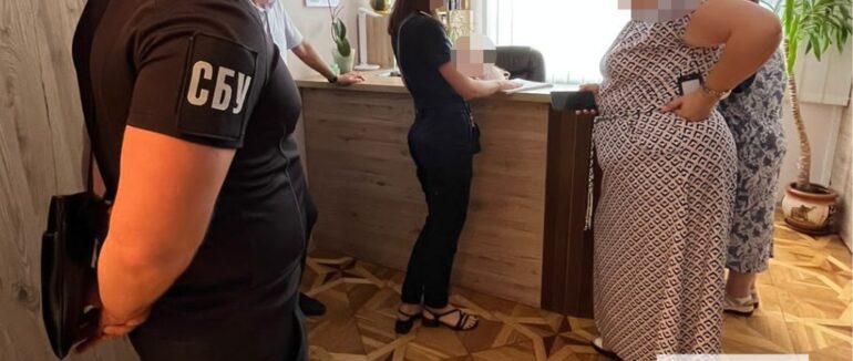 Незаконно нарахували та виплатили премій на понад 900 тис. грн: на Закарпатті повідомлено про підозру працівникам Служби автомобільних доріг