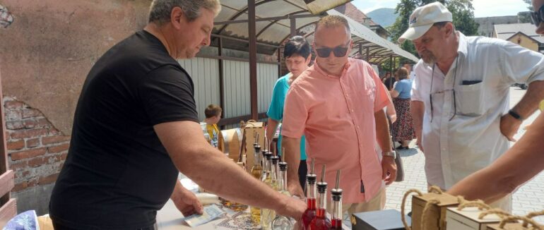 Смачний ярмарок: Перечин і угорське місто-побратим похизувалися крафтовою продукцією (ФОТО)