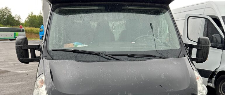 На МП «Ужгород-вантажний» закарпатські митники затримали вантажівку з «липовими» документами