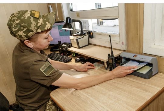 На Закарпатті троє чоловіків намагалися перетнути кордон за підробленими документами