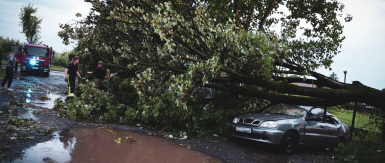 10 одиниць техніки та 45 рятувальників залучено до ліквідації вчорашньої негоди на Закарпатті