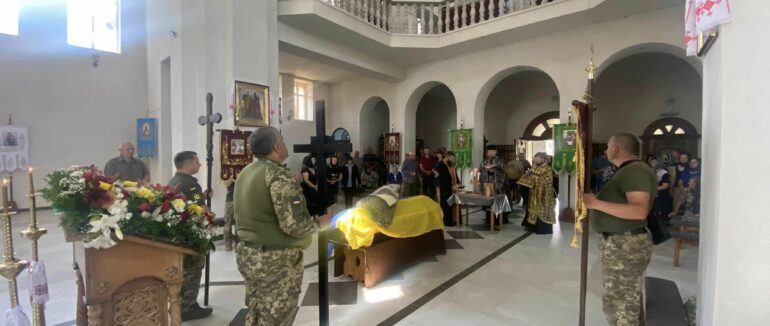 На Рахівщині провели в останню путь Героя Микола Тіхомірова