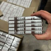 6 тисяч пачок сигарет: у Перечині провели обшуки в поштовому відділенні (ФОТО)