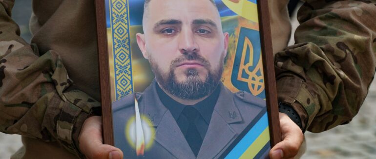 Ужгород попрощався із загиблим Героєм Анатолієм Тегзою