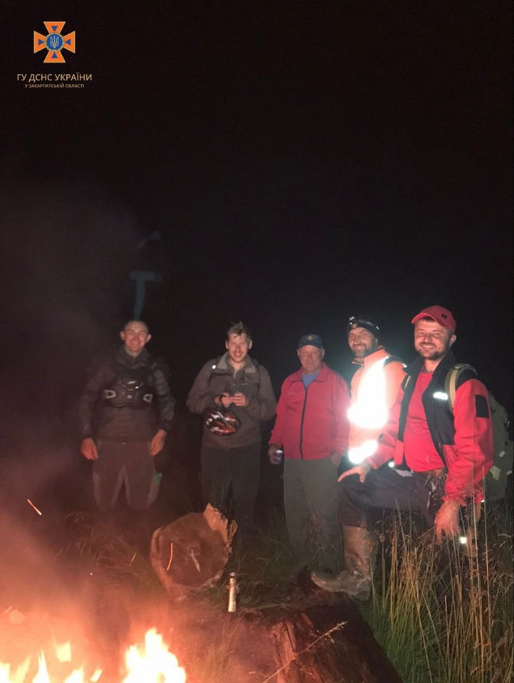 Шукали кілька годин: на Закарпатті у горах заблукали двоє велосипедистів