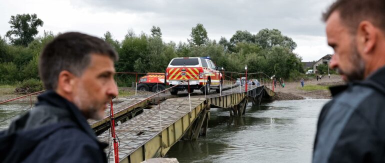 Переправа для легкового транспорту через Тересву розпочала роботу (ВІДЕО)