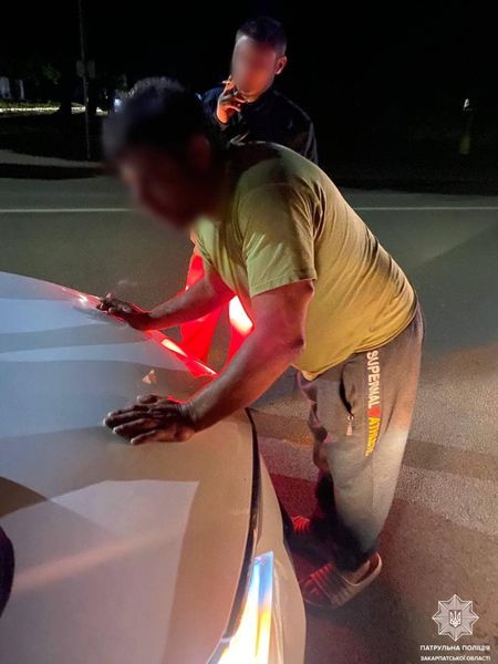 В Ужгороді водій дав 100 грн патрульному, щоб уникнути відповідальності