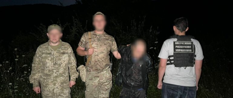 Поблизу кордону зі Словаччиною з пострілами затримували ухилянтів