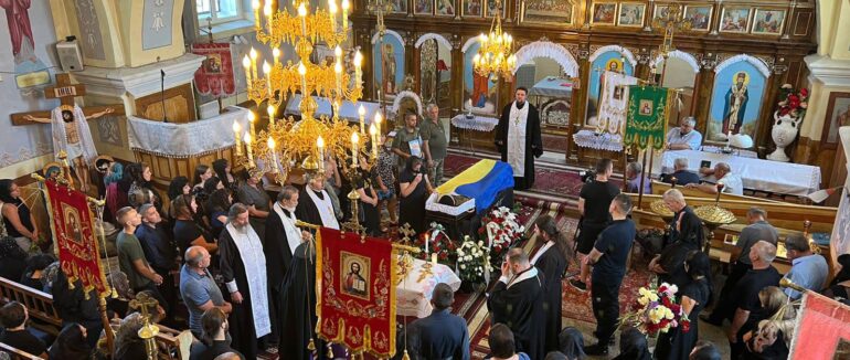 На Мукачівщині провели в останню дорогу полеглого Героя Михайла Петаха