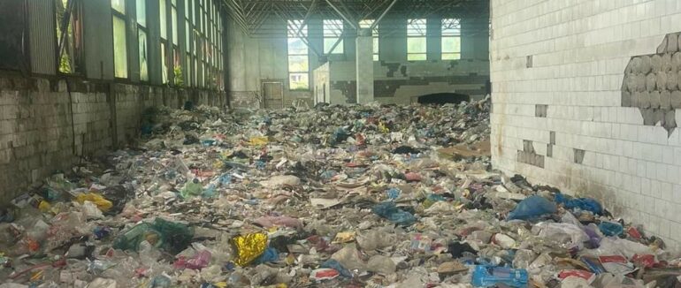 На Закарпатті виявили велике незаконне сміттєзвалище