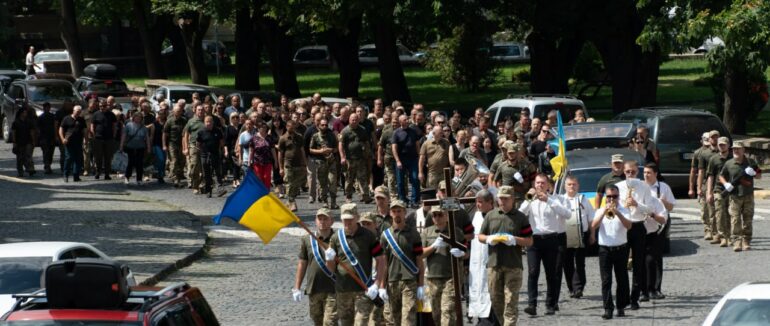 В Ужгороді провели в останню путь підполковника Сергія Лущакевича