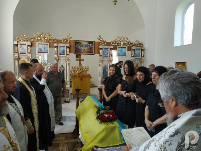 На Закарпатті провели в останню дорогу воїна Степана Костуру