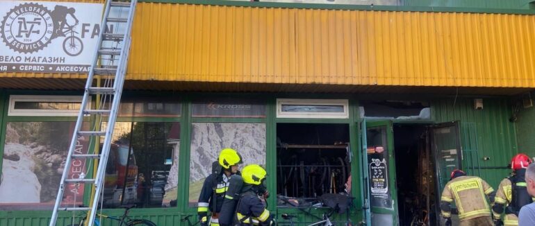 В Ужгороді горів магазин з продажу велосипедів