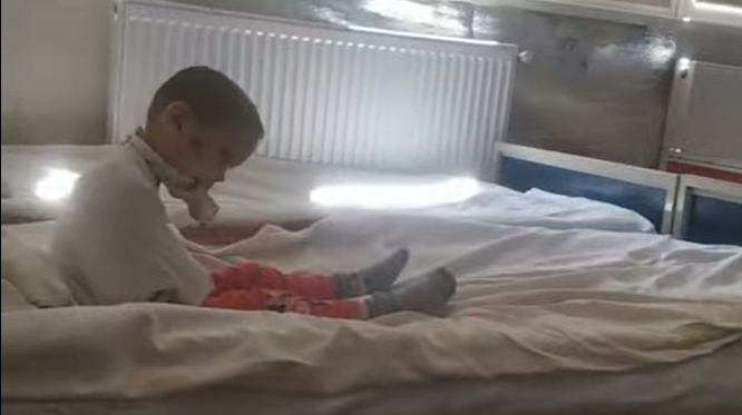 У Мукачева до дитячої лікарні потрапив хлопчик з інтернату  із порізами та синцями – ЗМІ (ВІДЕО)