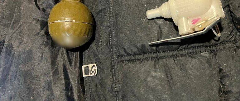 Виявили наркотики, електронні ваги, гроші та бойову гранату: у Тячівському районі затримали місцевого наркоторговця