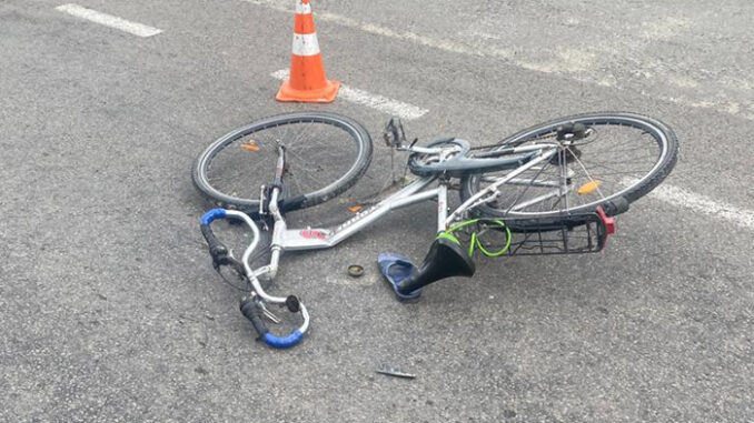 Під колесами авто на Тячівщині загинув велосипедист: що відомо