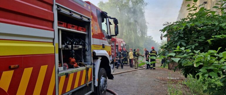 В Ужгородському районі трапилася пожежа у складському приміщені, де зберігалося вугілля
