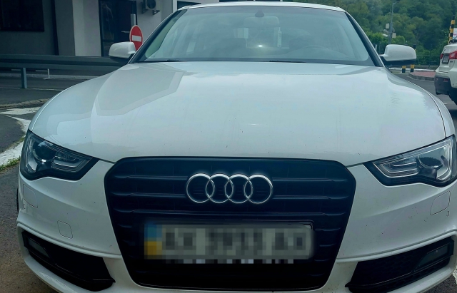 На КПП "Малий Березний" викрили Audi, яке розшукував Інтерпол