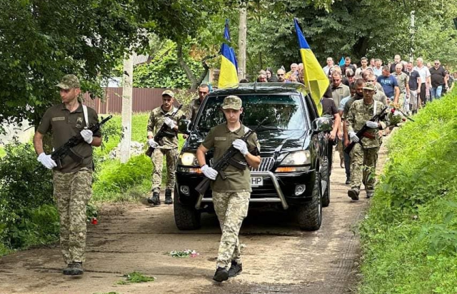 На Мукачівщині провели в останню путь Героя Івана Буцка