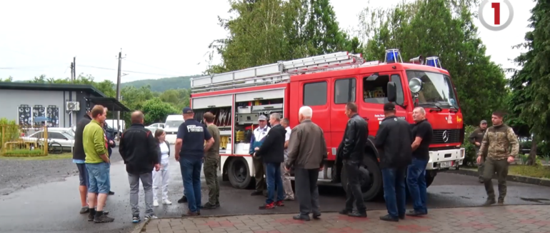 Для пожежної команди: на Ужгородщину передали пожежне авто із Німеччини (ВІДЕО)