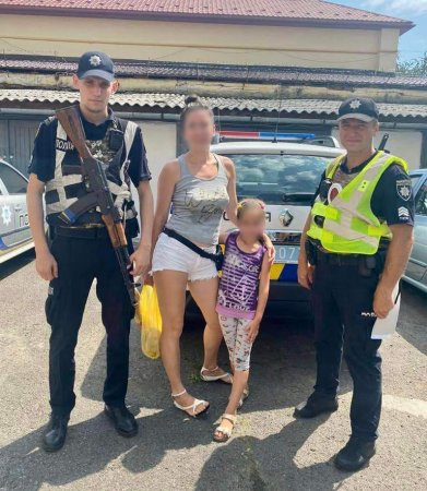 Берегівські поліцейські розшукали 6-річну дівчинку із Запоріжжя, яка заблукала у місті