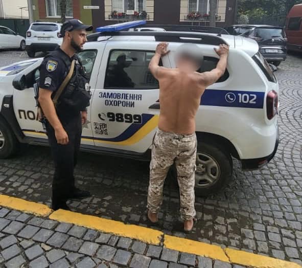 Ображав дружину та нищив майно: в Хусті поліція затримала п‘яного чоловіка