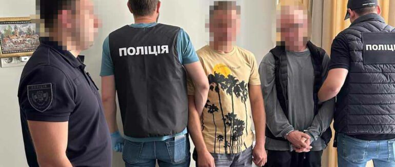 Грабіж на понад 500 тис. доларів США: поліцейські затримали учасників злочинної групи на Закарпатті (ФОТО)