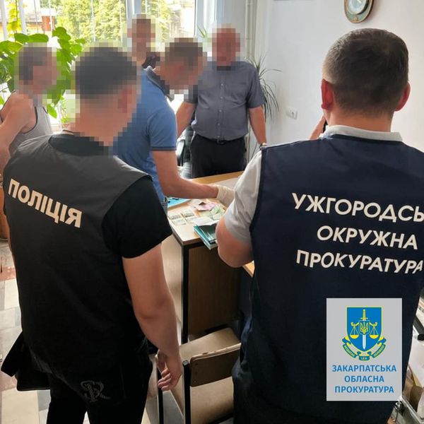 Підозрюють в одержанні хабаря: заступника директора лікарні з Ужгородщини взяли під варту