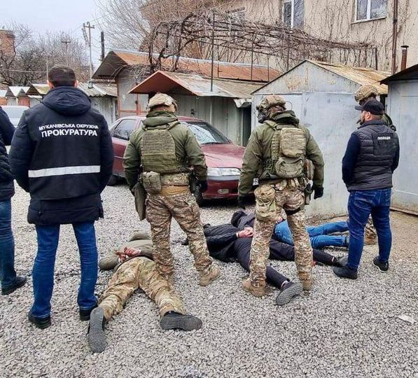 «Вибивали» з мукачівців неіснуючі борги: на Закарпатті судитимуть членів організованої злочинної групи