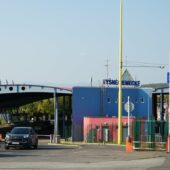 Перетин кордону на пунктах пропуску до Словаччини та Угорщини тимчасово ускладнений