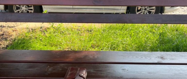 Ужгородець загубив гаманець в центрі міста: патрульні допомогли повернути його власнику