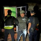 На Тячівщині поліція затримала зловмисника: фігурант накинувся з ножем на правоохоронців