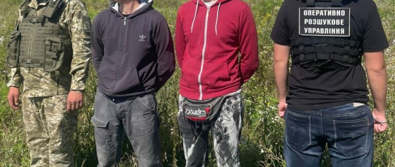 На Закарпатті затримали чотирьох “винахідливих” чоловіків, що намагалися незаконно дістатися Словаччини