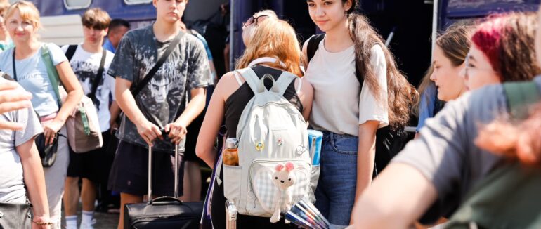 На Закарпаття прибули пʼять потягів з дітьми, які відправлять на відпочинок до Угорщини