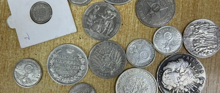 На МП «Дякове» затримали українця, який хотів незаконно вивезти до Англії старовинні монети, датовані 18-19 століттями