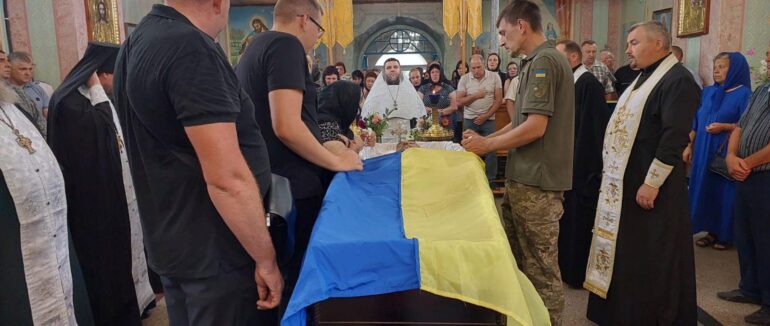 На Мукачівщині попрощалися із полеглим на війні захисником Юрієм Качуром