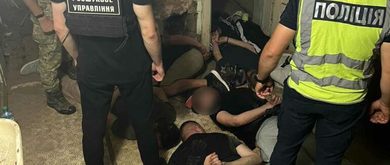 На Закарпатті затримали “ухилянтів” та двох переправників