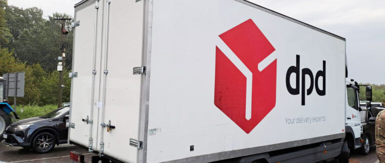 Майже 300 ящиків сигарет: на Закарпатті прикордонники зупинили вантажівку повну тютюнового контрафакту