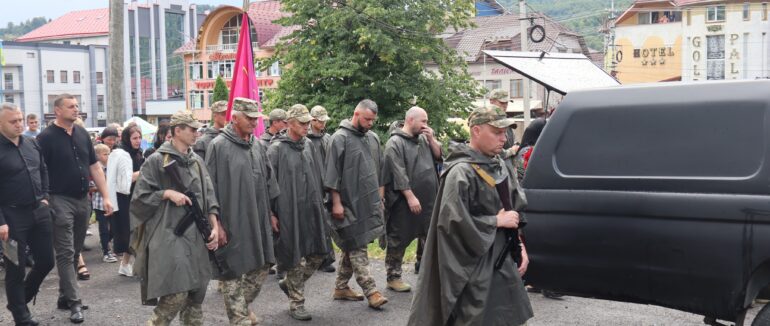 Сьогодні у Дубовому попрощалися із полеглим Героєм Михайлом Цуберою