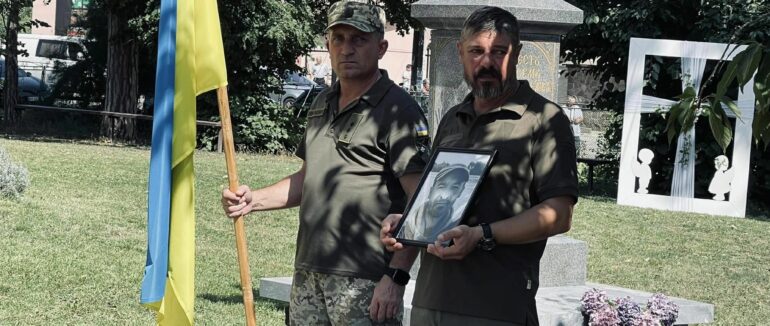 У Берегівському районі провели в останню дорогу полеглого Героя Романа Марушку