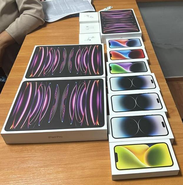 У двох закарпаток на кордоні вилучили нову техніку Apple