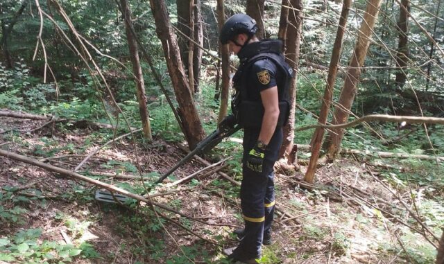 Закарпатські піротехніки вилучили та знищили цілий арсенал боєприпасів