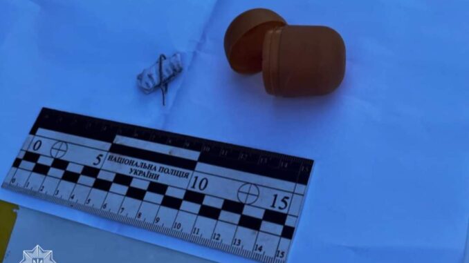 В Ужгороді виявили перехожого з марихуаною в кіндер-сюрпризі