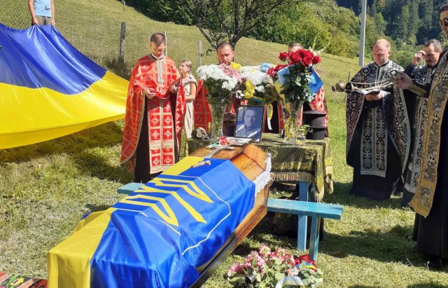 Ясінянська ТГ попрощалася із загиблим Героєм Михайлом Андращуком