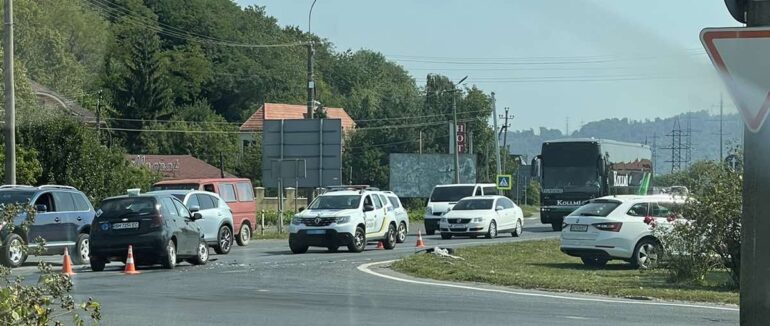У Мукачеві на посту ДАІ трапилася аварія