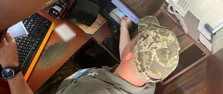 На Закарпатті затримали “волонтера” та “іноземця”, які намагались виїхати за кордон