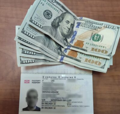 На Закарпатті жінка намагалася купити пропуск для чоловіка за кордон